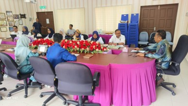 Group photo of the UTP delegation, MAIPk representatives, and school teachers