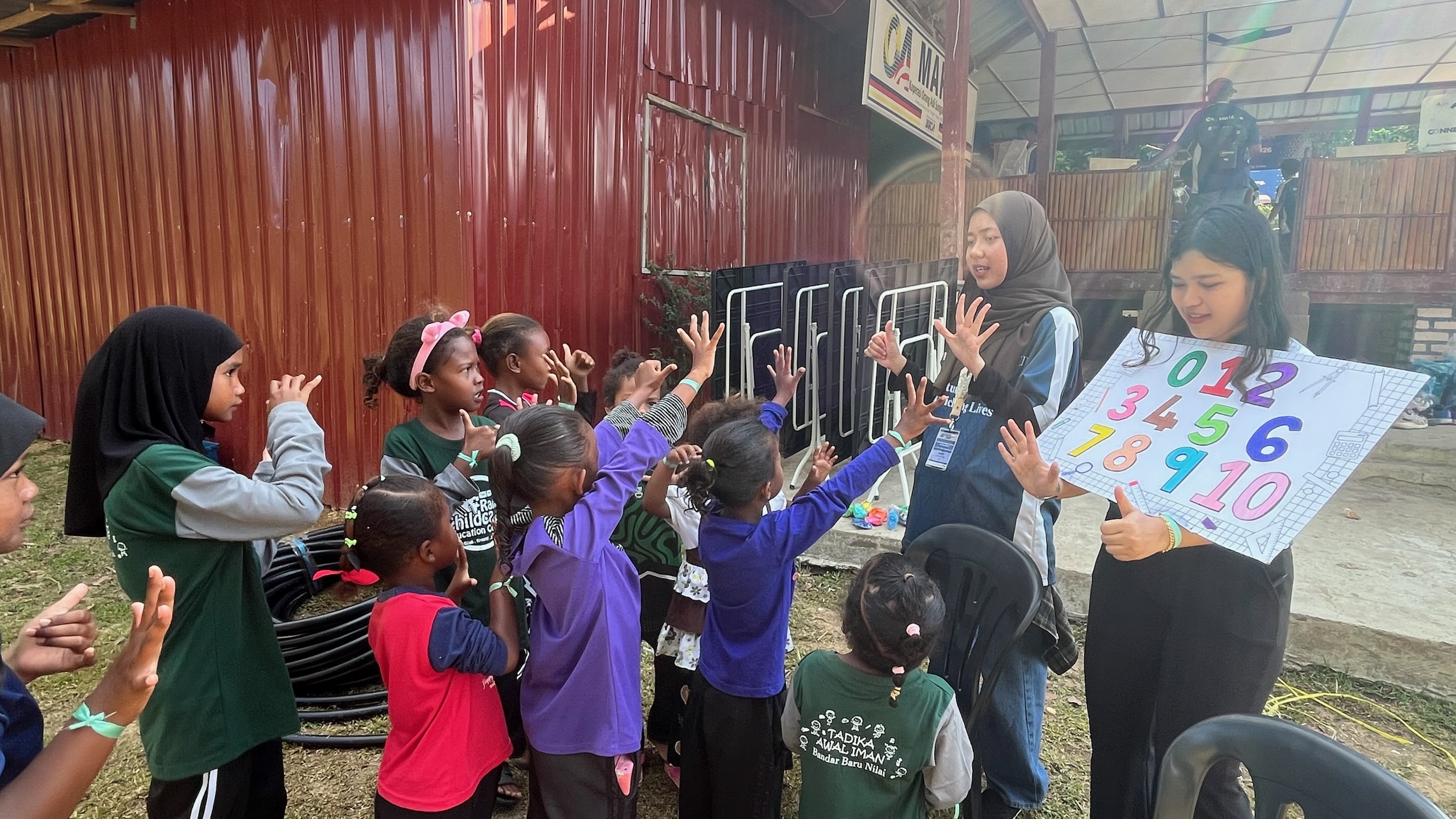 Creative and engineering activity station