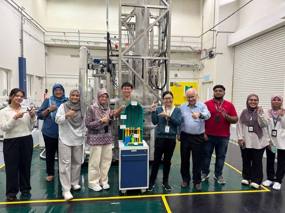 Jia Cheng with Research Team (1)